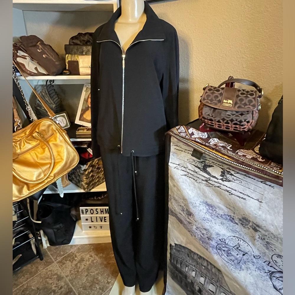 🖤Great Condition St.John M Outfit Get it Now Before it’s Gone!!!